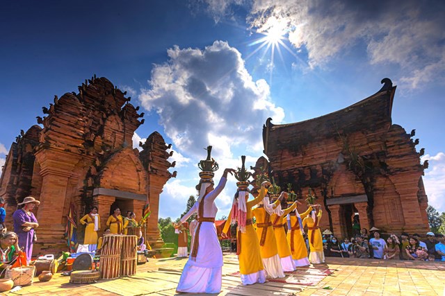 Đặc sắc màn tái hiện lễ hội Katê