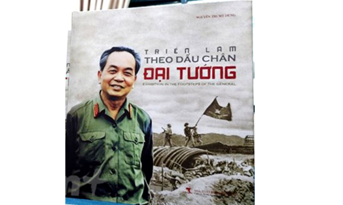 Ra mắt cuốn sách “Triển lãm theo dấu chân Đại tướng”