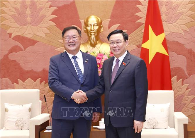 Chủ tịch Quốc hội tiếp Chủ tịch Nhóm nghị sĩ hữu nghị Hàn Quốc - Việt Nam