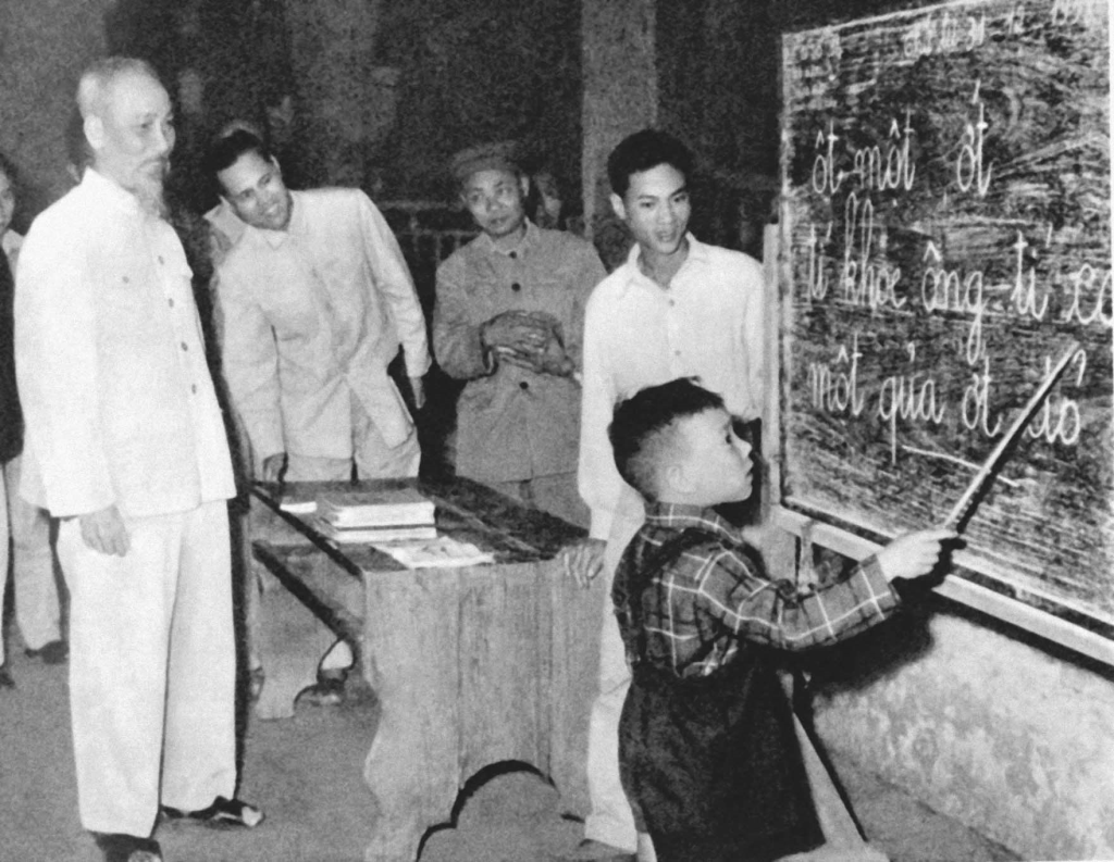 Xây dựng văn hóa học đường, góp phần xây dựng và phát triển văn hóa con người Việt Nam