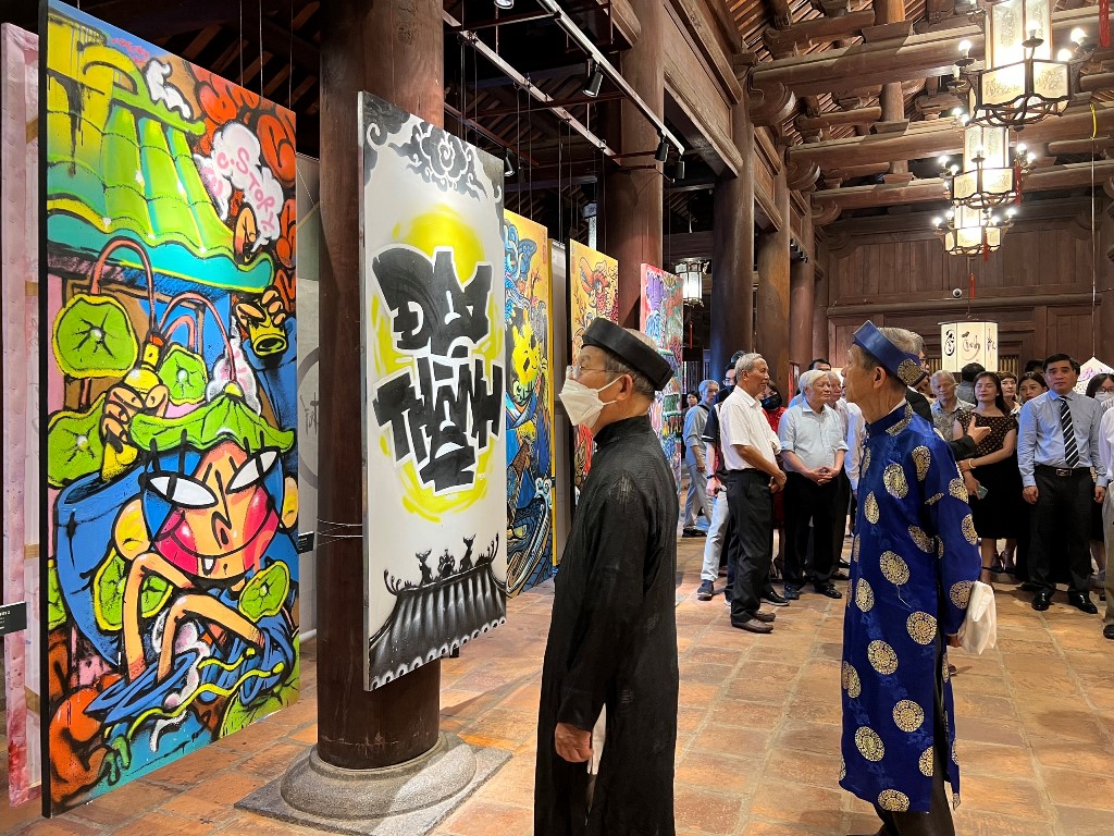 Trưng bày 39 tác phẩm đối thoại Thư pháp và Graffiti