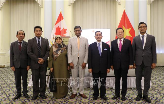 Quan chức Canada ấn tượng về những thành tựu của Việt Nam