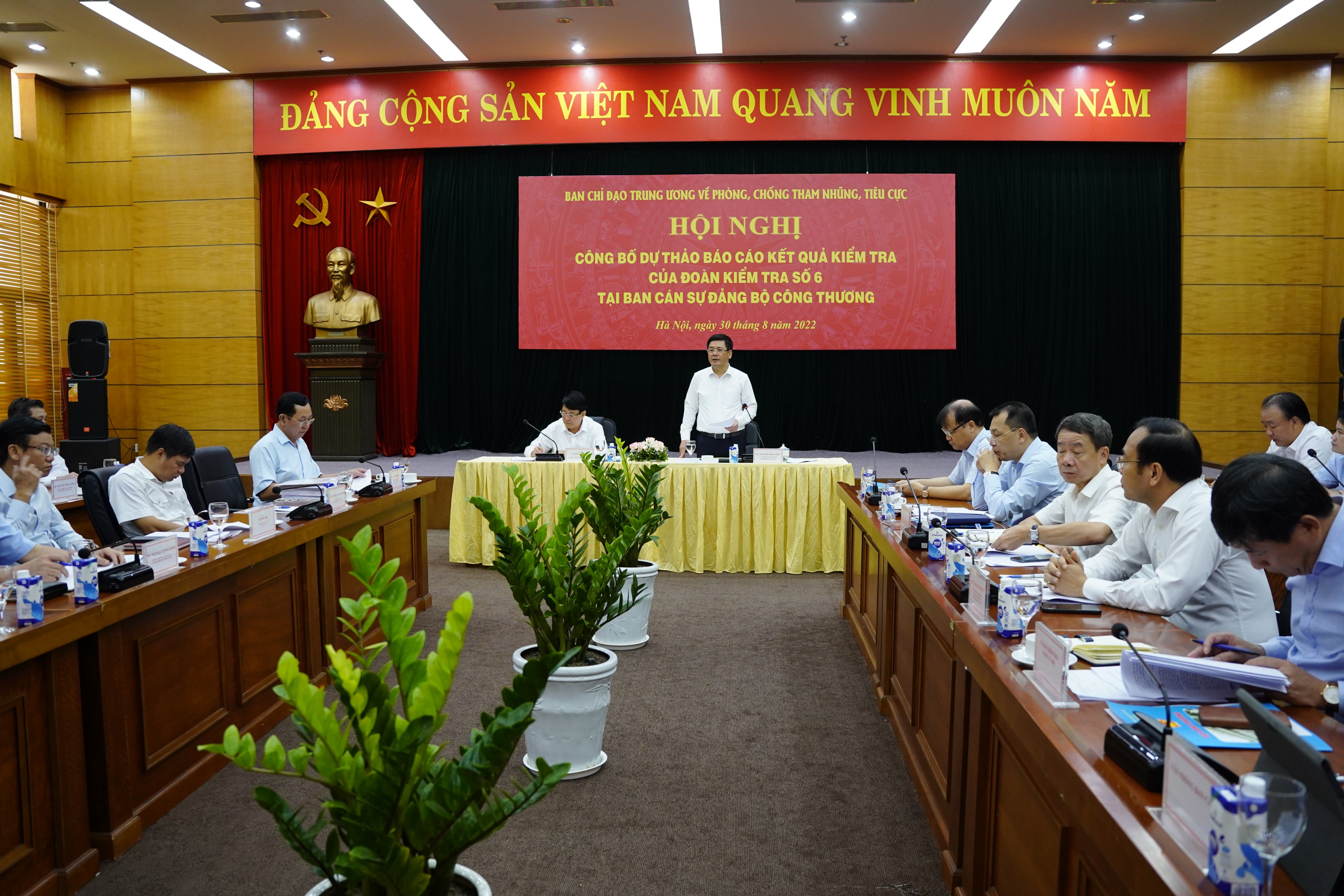 Thành lập 3 đoàn công tác kiểm tra kinh doanh xăng dầu