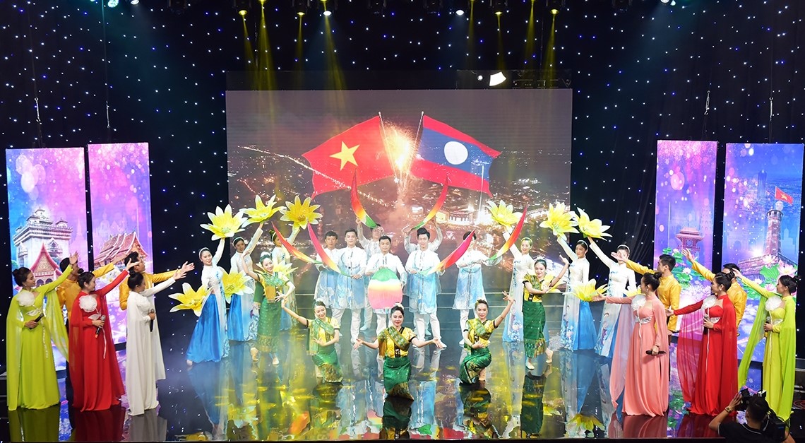 “Nghĩa tình hai mái Trường Sơn” – Giao lưu nghệ thuật thắm tình hữu nghị Việt - Lào