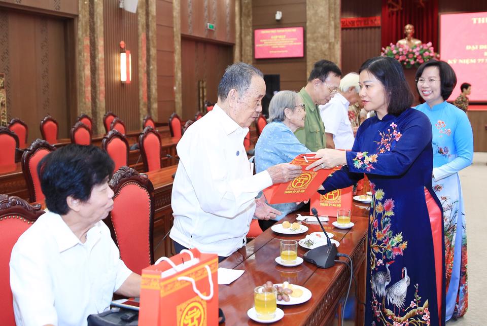 Tri ân sâu sắc đối với những cống hiến, hy sinh của các chiến sĩ cách mạng bị địch bắt tù đày