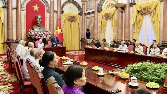Chủ tịch nước gặp mặt Đoàn đại biểu cán bộ từng trực tiếp phục vụ, bảo vệ Bác Hồ