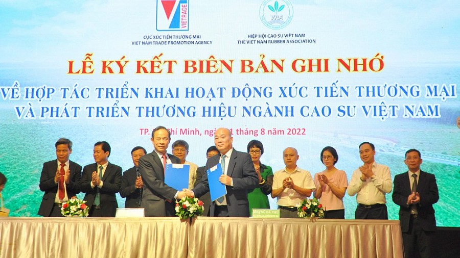 Đẩy mạnh hợp tác phát triển thương hiệu ngành Cao su Việt Nam