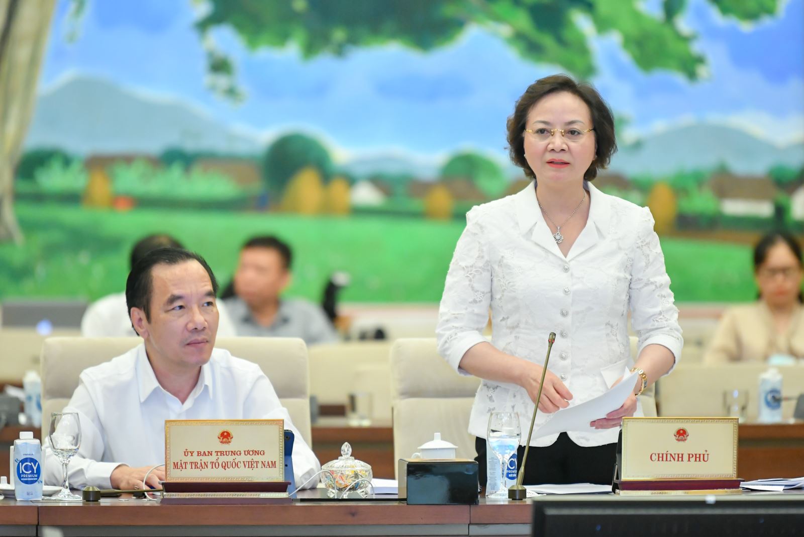 Thể chế hóa kịp thời chủ trương, chính sách của Đảng về phát huy dân chủ ở cơ sở