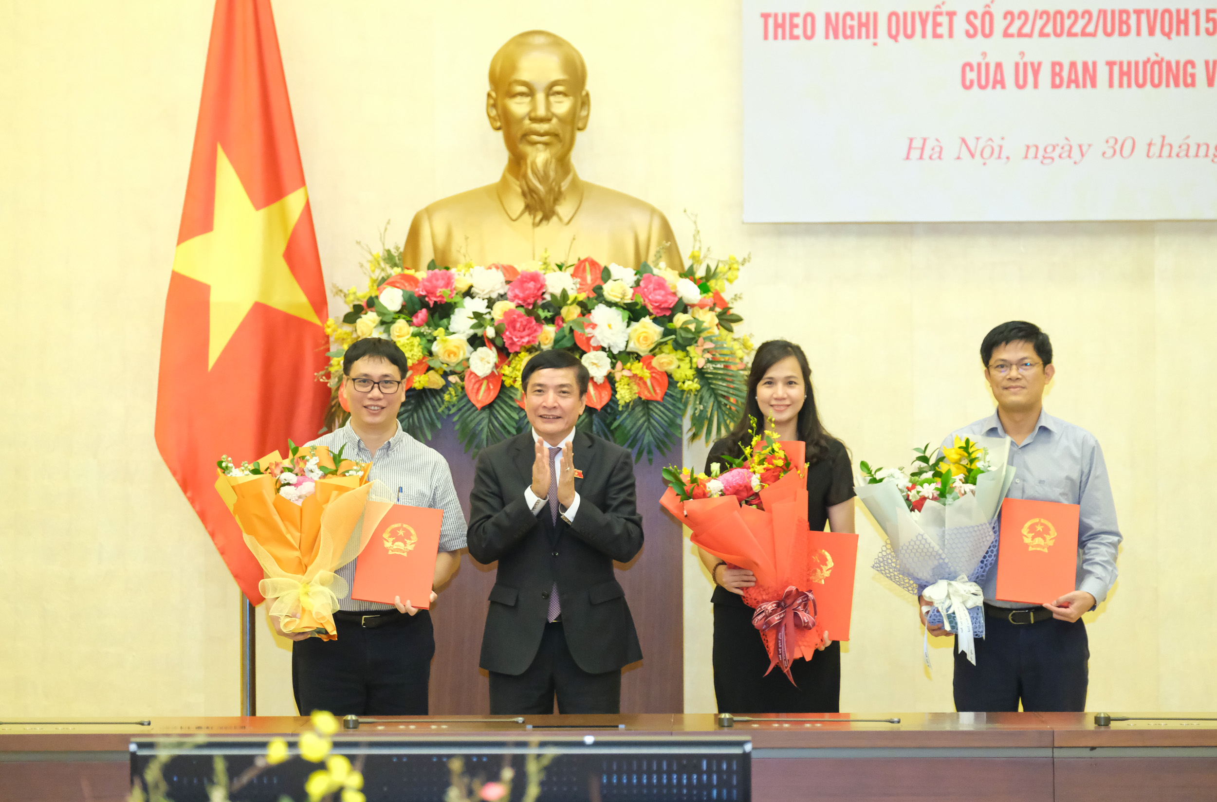 Công bố các quyết định về tổ chức bộ máy, nhân sự của Ủy ban Thường vụ Quốc hội