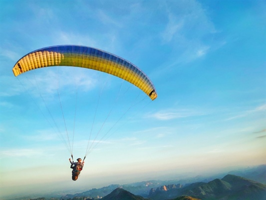Bay dù lượn Ngắm miền di sản Phong Nha - Kẻ Bàng