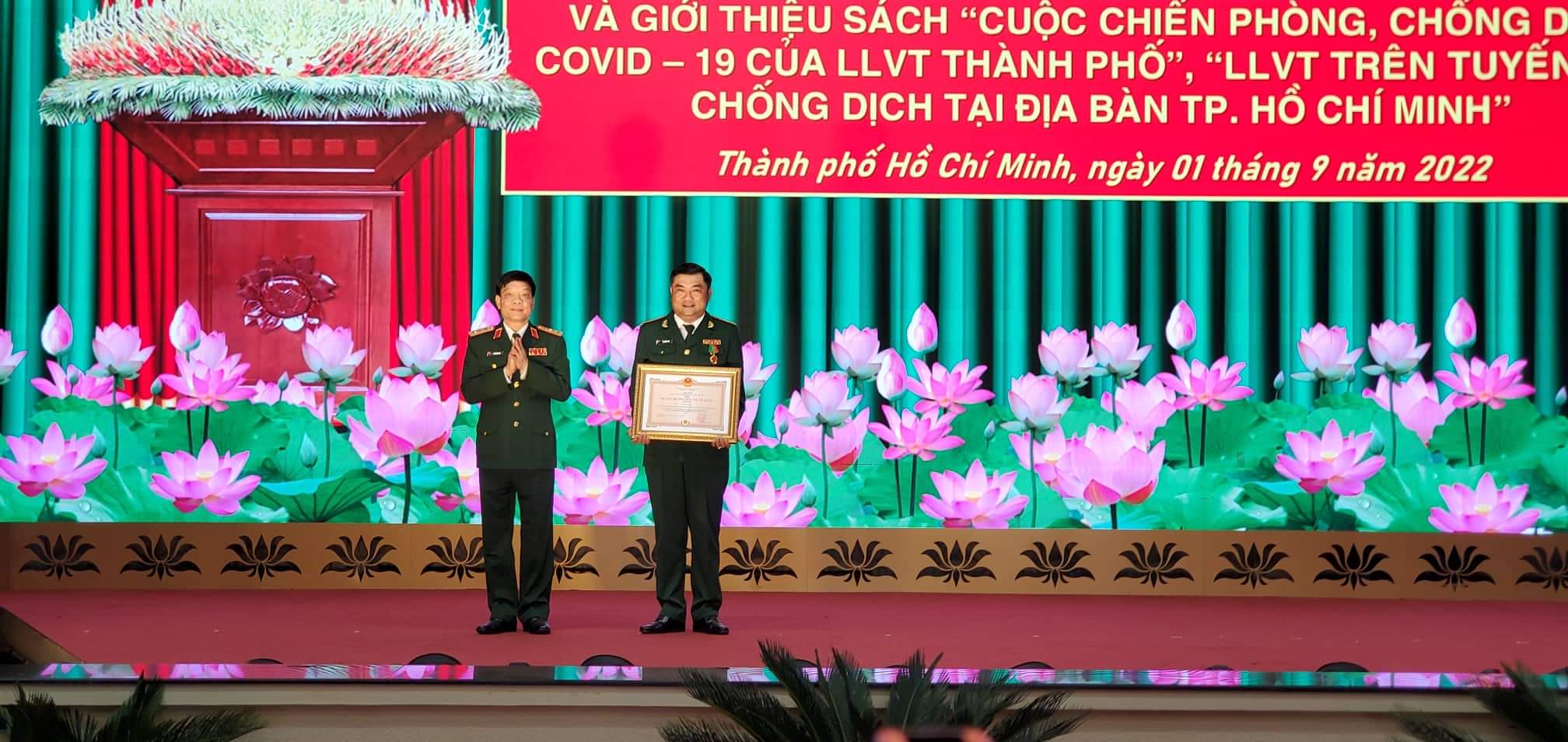Lực lượng vũ trang TP Hồ Chí Minh kỷ niệm 77 năm Ngày truyền thống