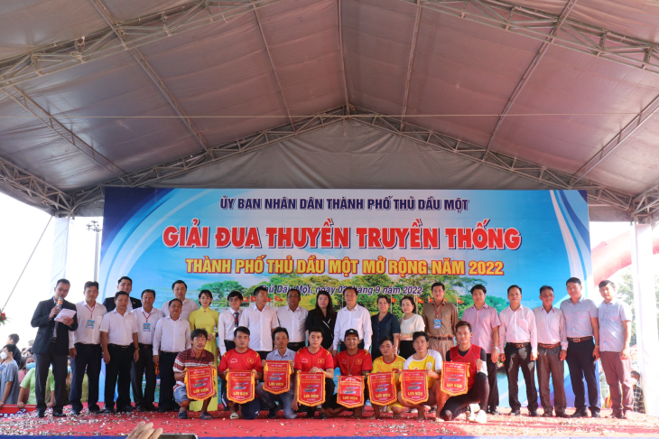Giải đua thuyền truyền thống TP Thủ Dầu Một mở rộng năm 2022