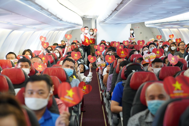 Rực rỡ cờ đỏ sao vàng trên những chuyến bay Vietjet ngày Quốc khánh 2 9