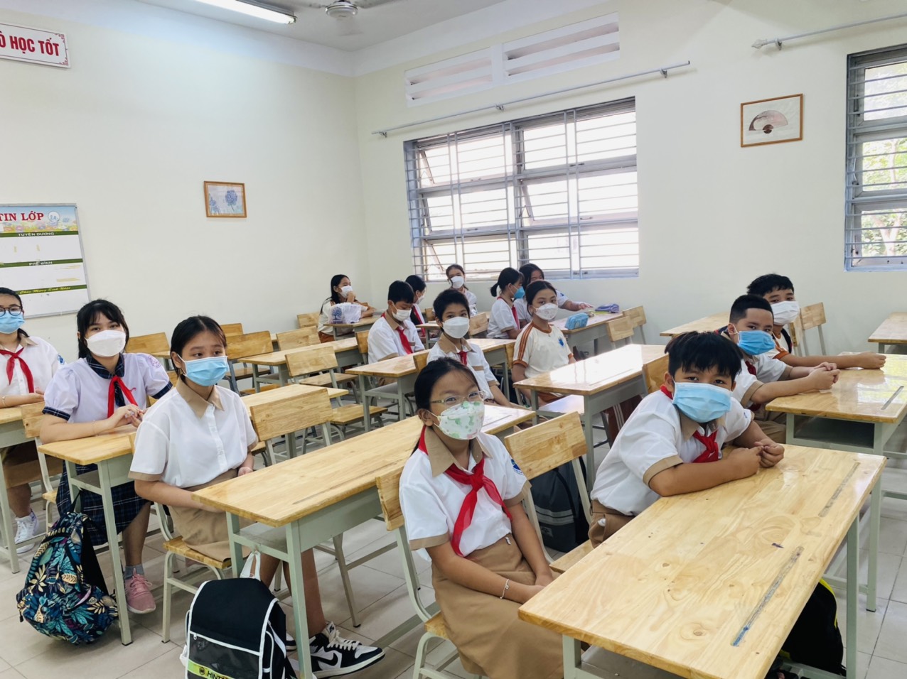 Tạo không khí phấn khởi cho các em tới trường
