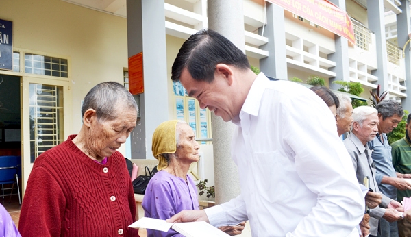 Học và làm theo Bác để phục vụ Nhân dân tốt hơn