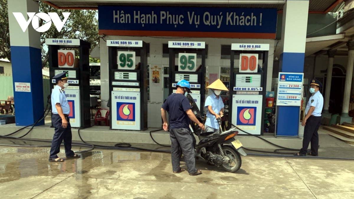 Tước giấy phép 5 doanh nghiệp đầu mối xăng dầu