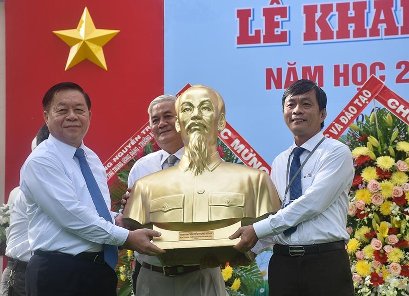 Xây dựng môi trường văn hóa học đường lấy con người làm trung tâm