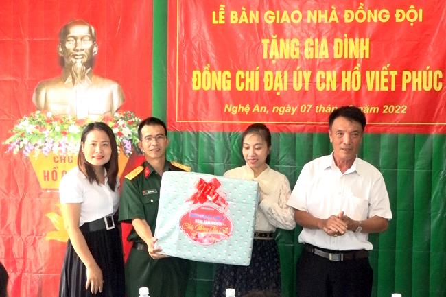 Quân khu 4 Tặng “Nhà đồng đội” cho quân nhân hoàn cảnh khó khăn