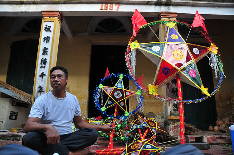 Về làng làm đồ chơi Trung thu truyền thống