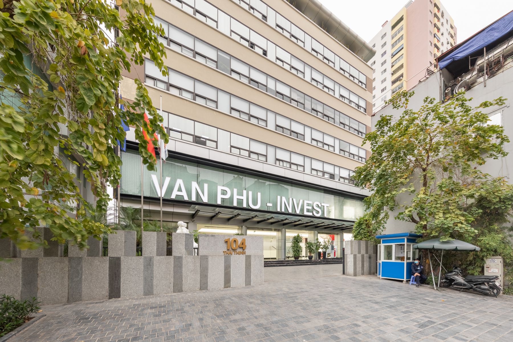 Văn Phú - Invest bị xử phạt vì mua cổ phiếu không đăng ký