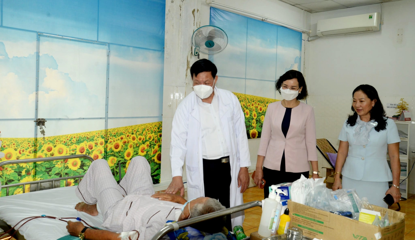 Bình Phước Tạo môi trường làm việc thuận lợi cho đội ngũ y, bác sĩ để họ gắn bó với nghề