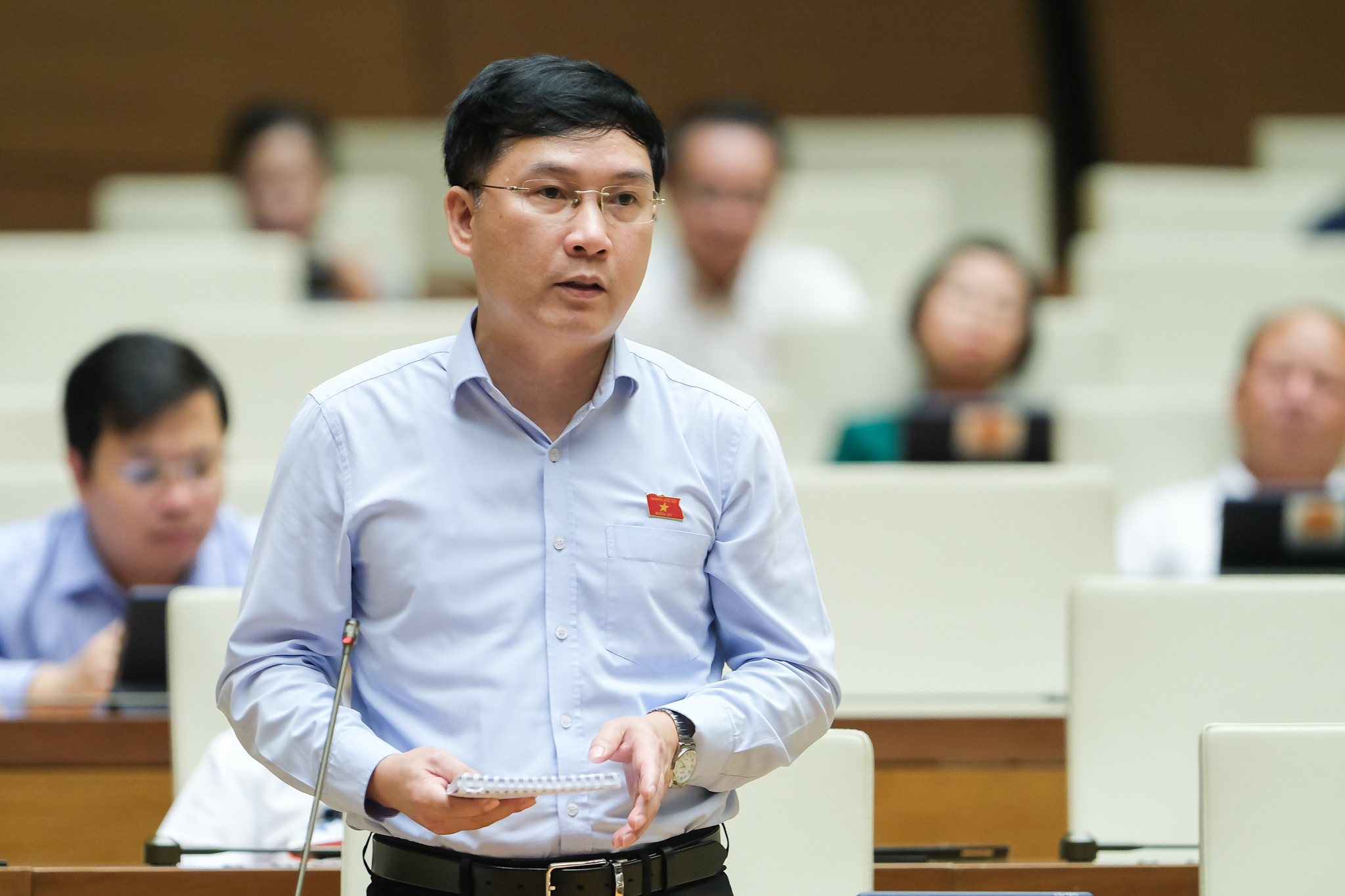 Đề xuất xem xét, thông qua dự thảo Luật Khám bệnh, chữa bệnh sửa đổi theo quy trình 03 kỳ họp
