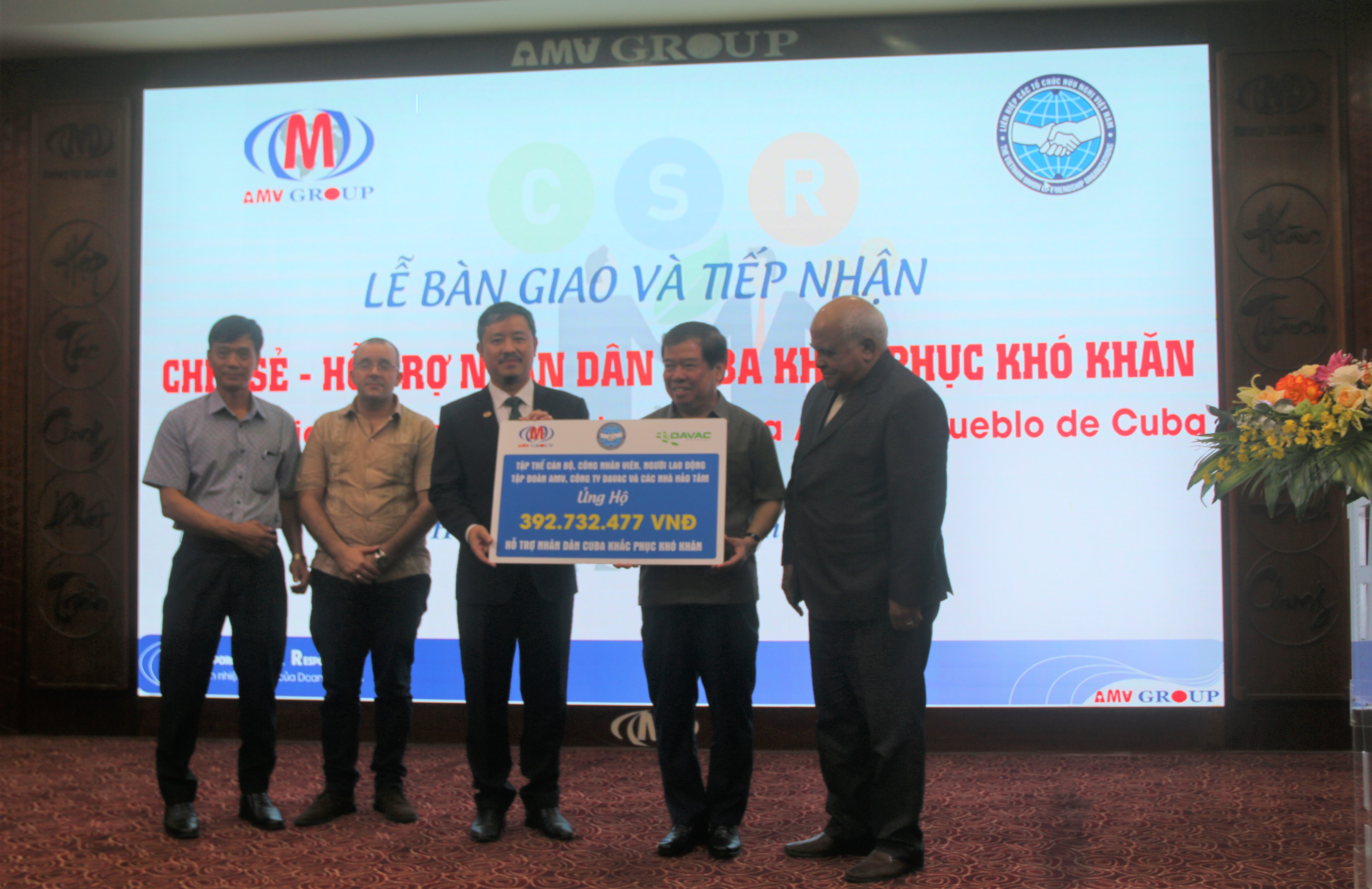 Bàn giao, tiếp nhận kinh phí ủng hộ Cuba khắc phục khó khăn sau sự cố tại Matanzas