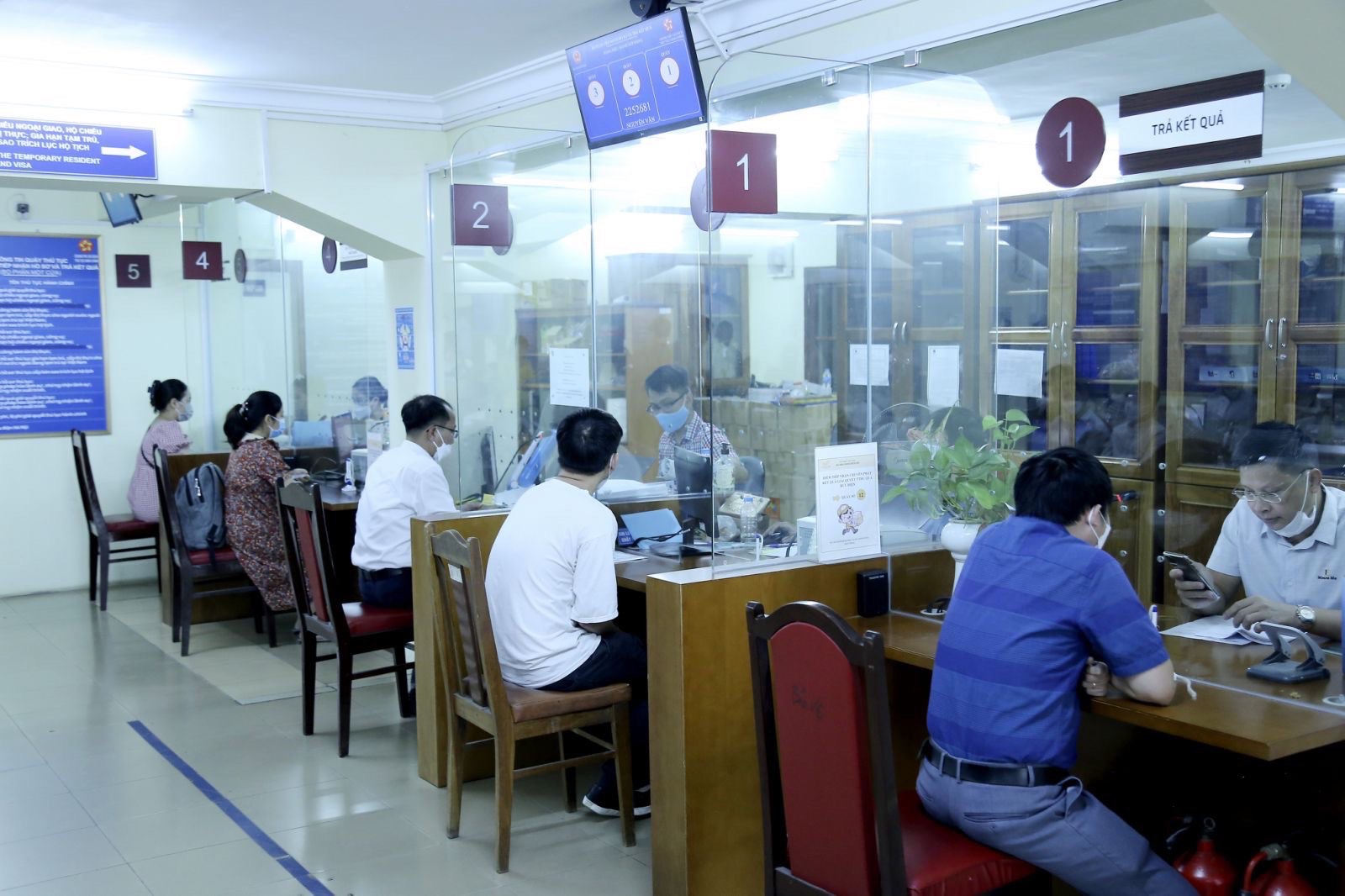 Tạo điều kiện thuận lợi cho người dân làm thủ tục lãnh sự
