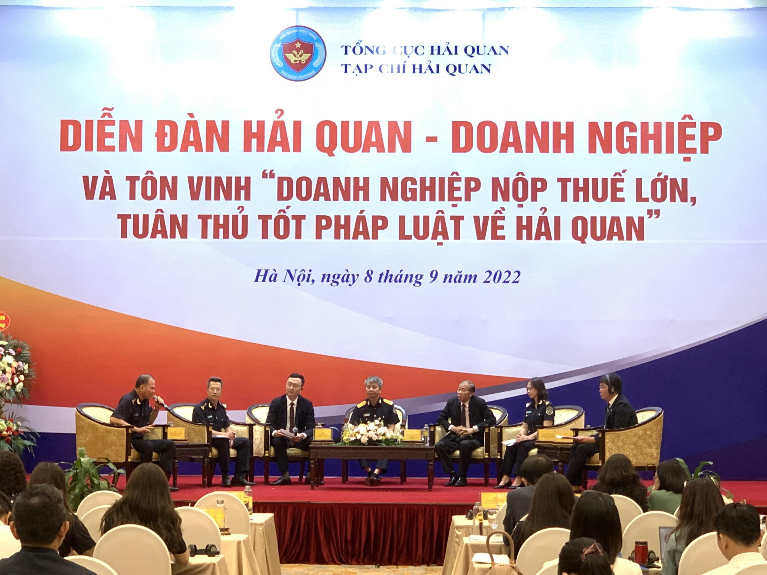 Ngành hải quan quyết tâm đồng hành cùng doanh nghiệp