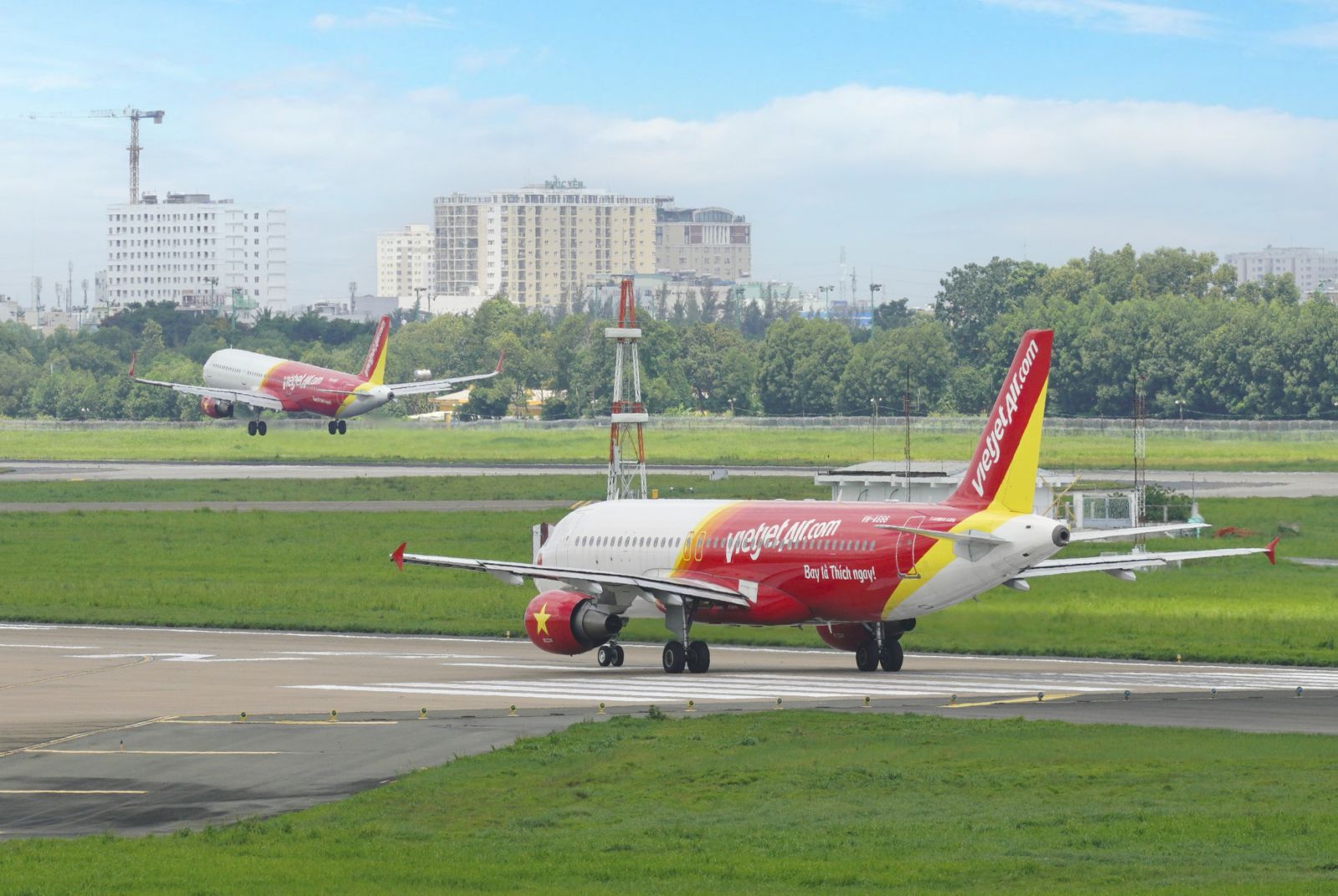 Đón Trung thu vàng với trăm ngàn vé bay Vietjet khuyến mãi dịp 9 9