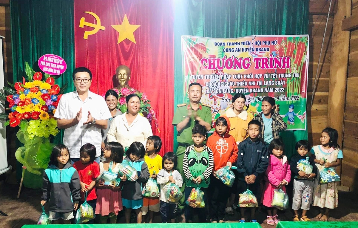 Chung tay chăm lo cho trẻ em vui Tết Trung thu