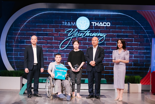 Chuyện tình yêu đẹp như cổ tích của cặp đôi khuyết tật