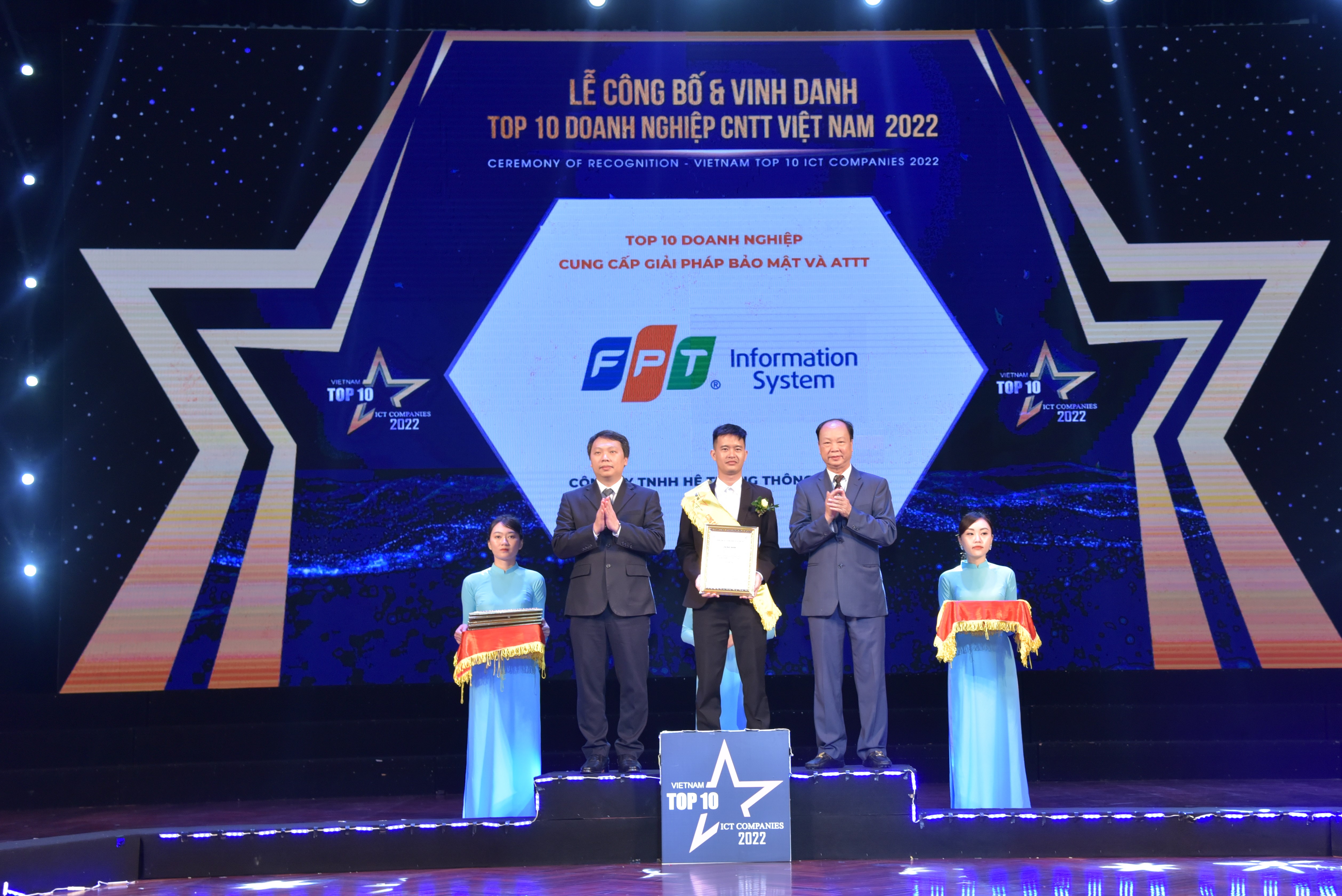 FPT giành 8 giải Top 10 Doanh nghiệp công nghệ thông tin Việt Nam 2022