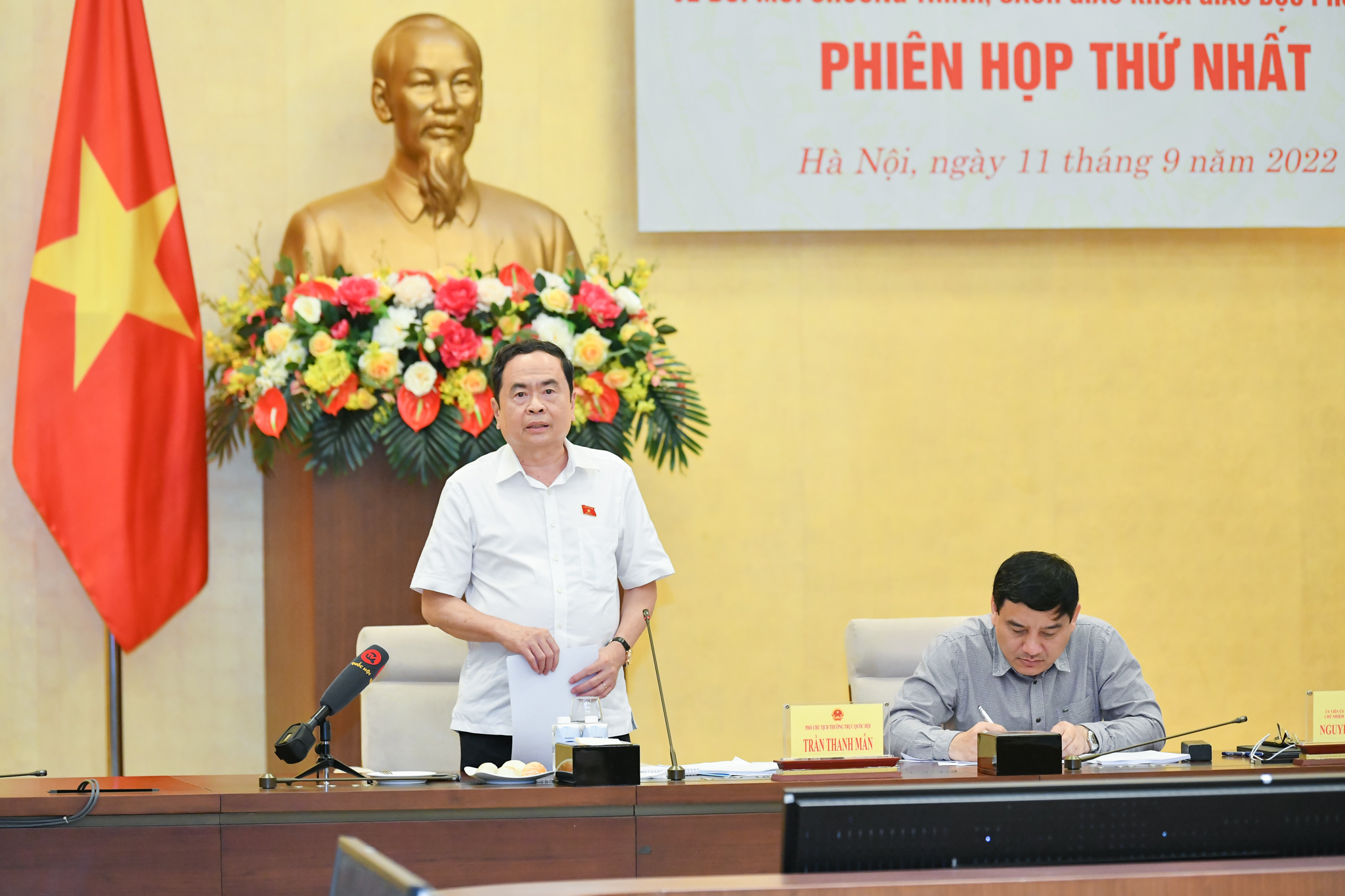 Giám sát việc thực hiện nghị quyết của Quốc hội về đổi mới chương trình, sách giáo khoa giáo dục phổ thông
