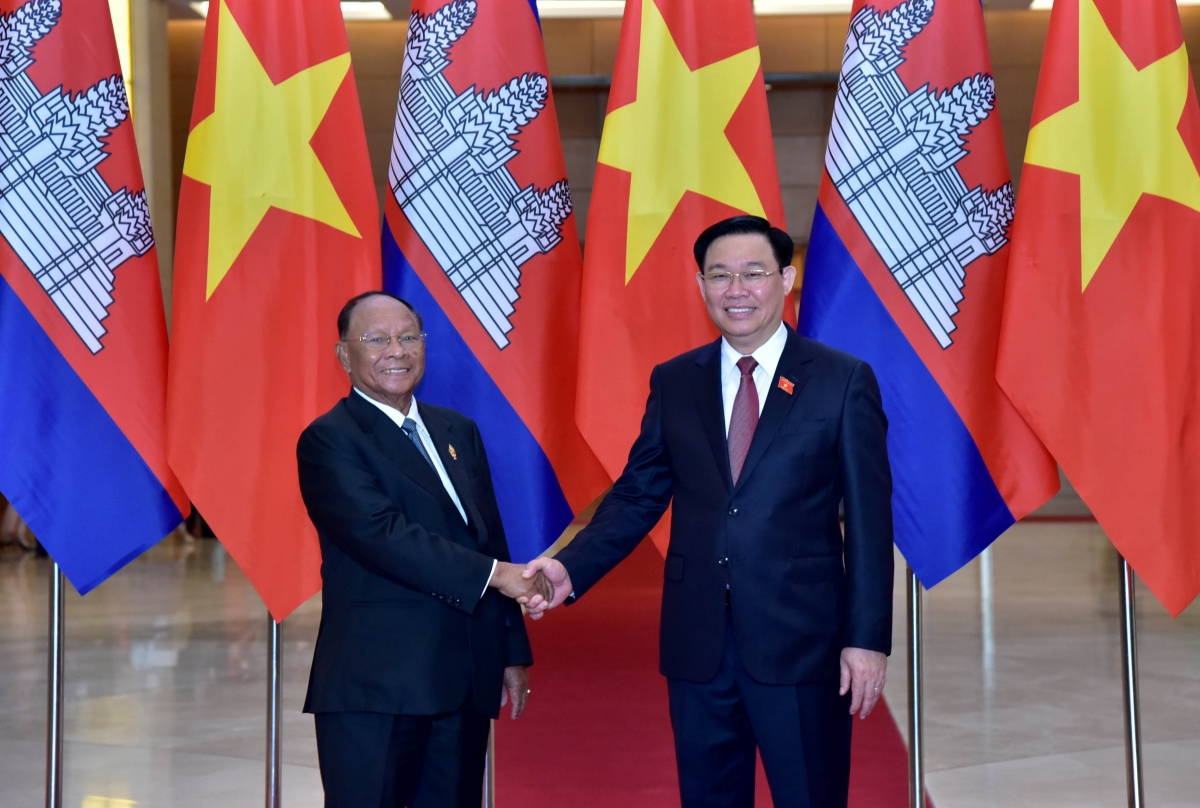 Chủ tịch Quốc hội Vương Đình Huệ đón, hội đàm với Chủ tịch Quốc hội Vương quốc Campuchia