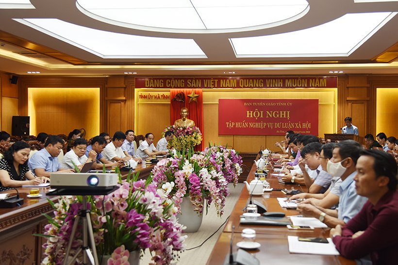 Hà Tĩnh Tập huấn nghiệp vụ dư luận xã hội cho đội ngũ cán bộ làm công tác tuyên giáo