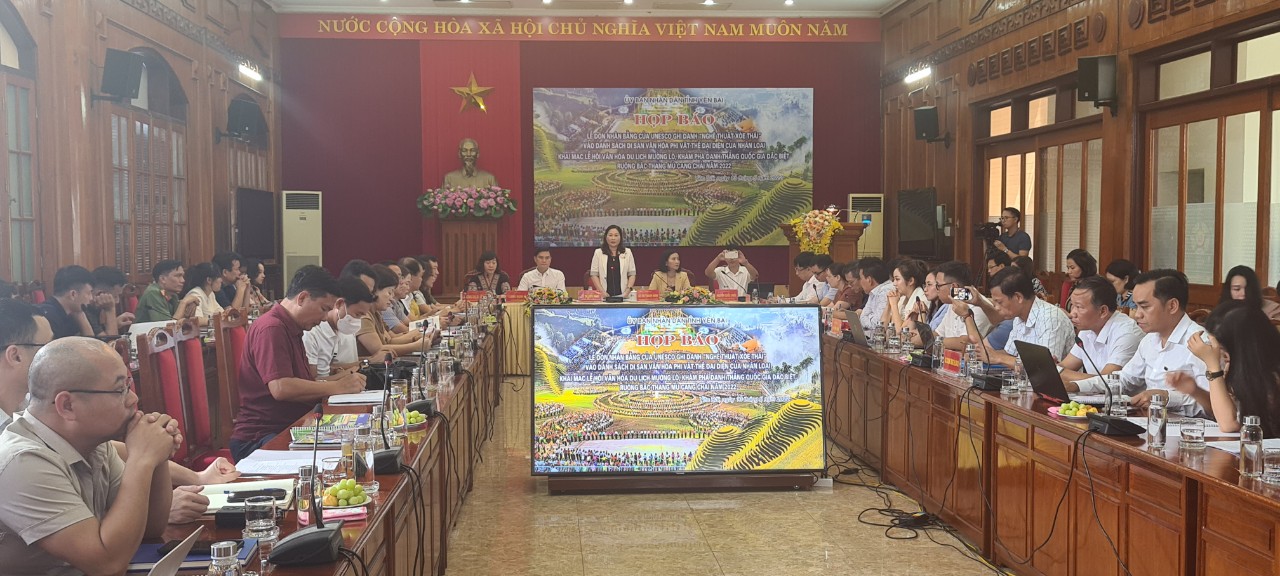 Nhiều hoạt động văn hóa đặc sắc tại Lễ hội vinh danh Nghệ thuật Xoè Thái tại Yên Bái