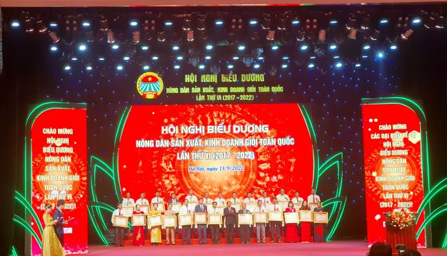 Tôn vinh 300 nông dân sản xuất kinh doanh giỏi giai đoạn 2017-2022