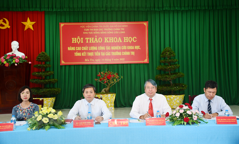 Quan tâm, tạo điều kiện hơn nữa đối với các trường chính trị