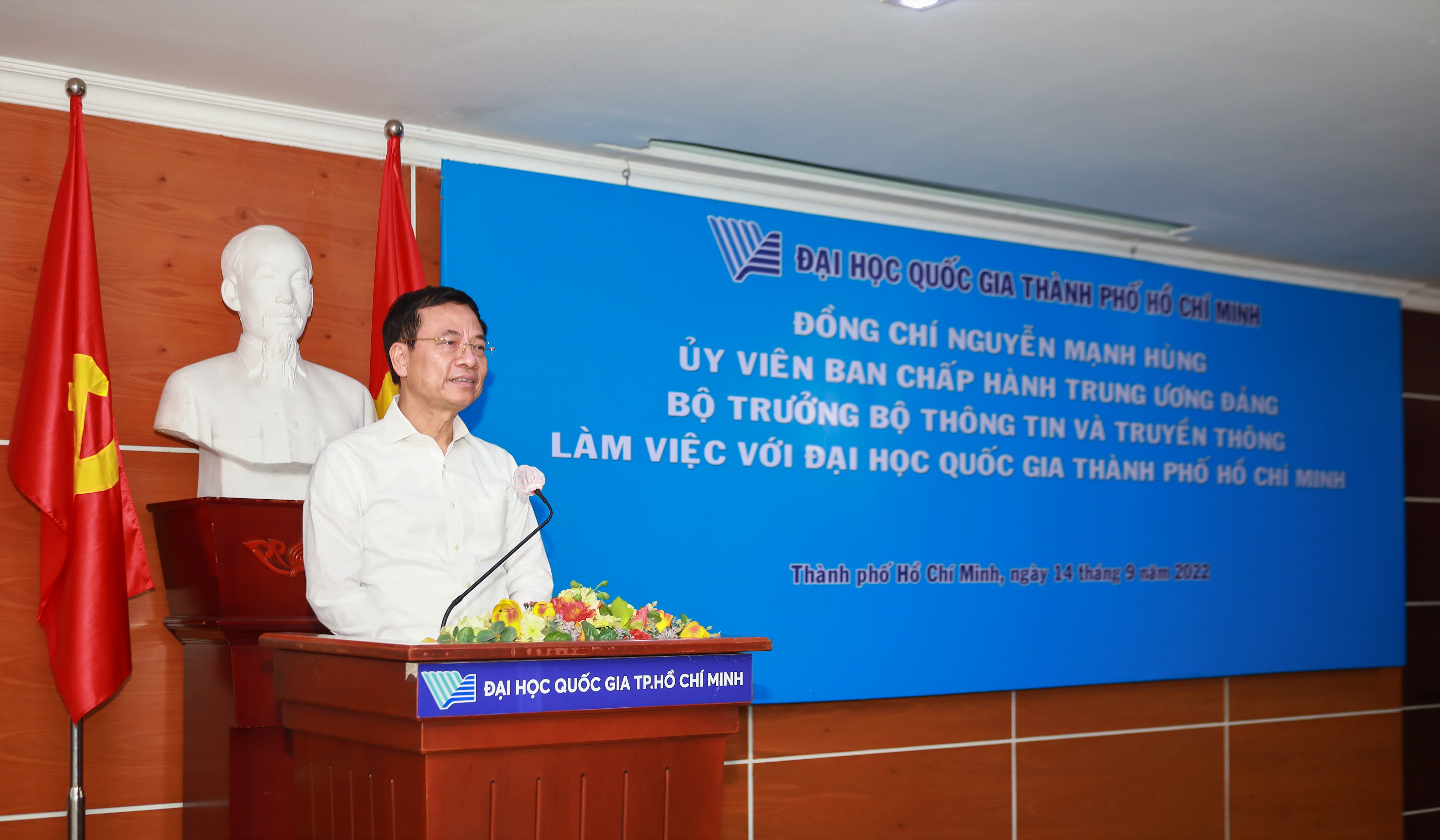 Hỗ trợ ĐHQG-HCM thành trở trung tâm đào tạo và nghiên cứu về chuyển đổi số
