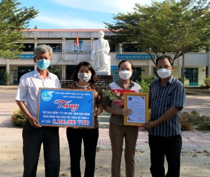 Tuyên truyền, vận động người dân vùng đồng bào dân tộc thiểu số tham gia bảo hiểm y tế