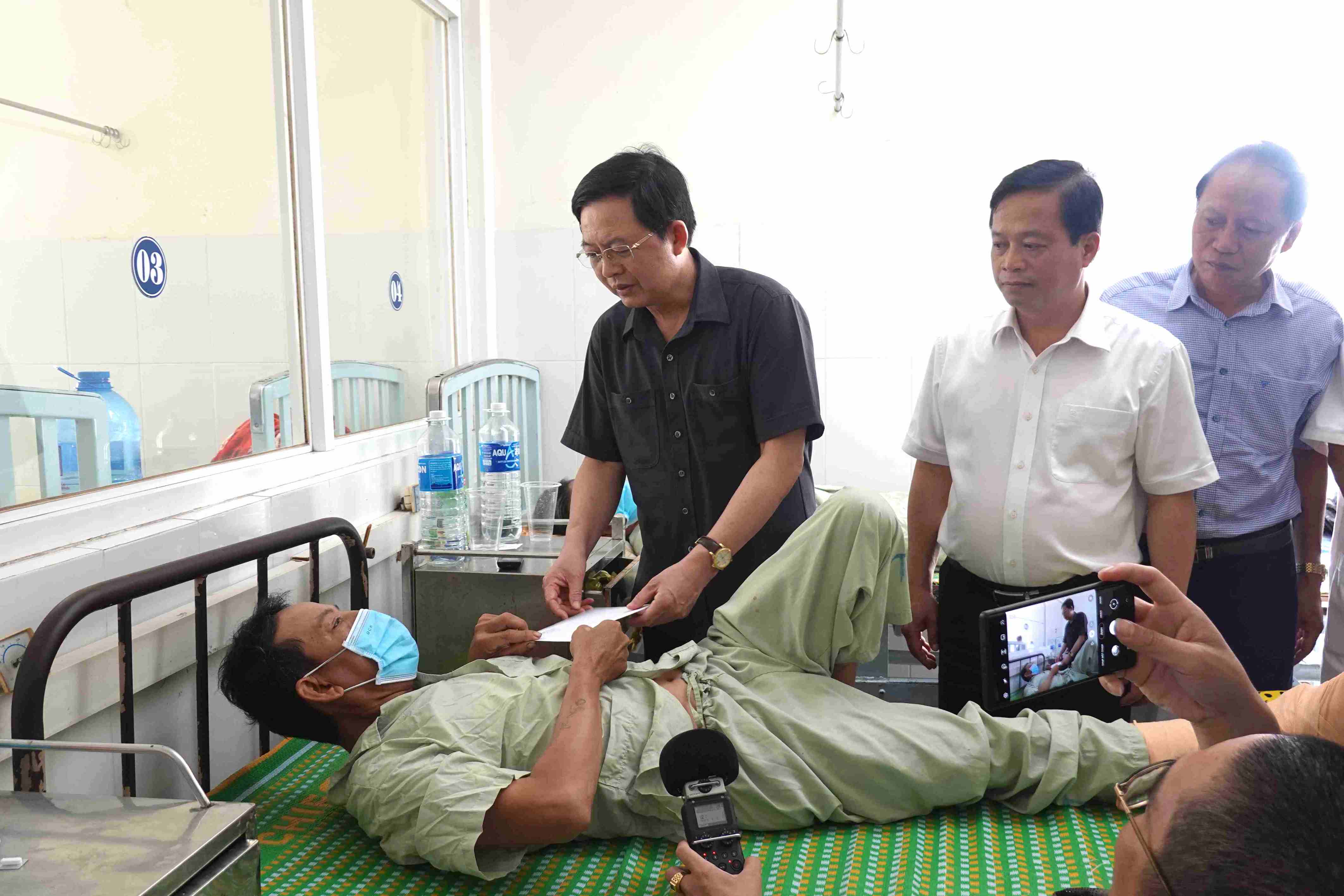 Khẩn trương điều tra nguyên nhân vụ tai nạn khiến 11 người thương vong