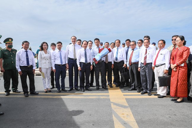 Việt Nam - Camphuchia Trao Nhà đại đoàn kết cho các gia đình khó khăn khu vực biên giới