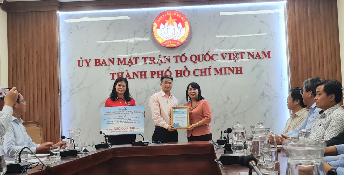 Hơn 5 tỷ đồng chăm lo cán bộ, chiến sỹ và nhân dân các đảo thuộc vùng biển Tây Nam