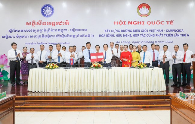 Xây dựng đường biên giới Việt Nam - Campuchia hòa bình, hữu nghị, hợp tác cùng phát triển
