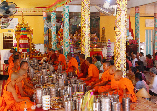 Đồng bào Khmer vui đón lễ Senđônta