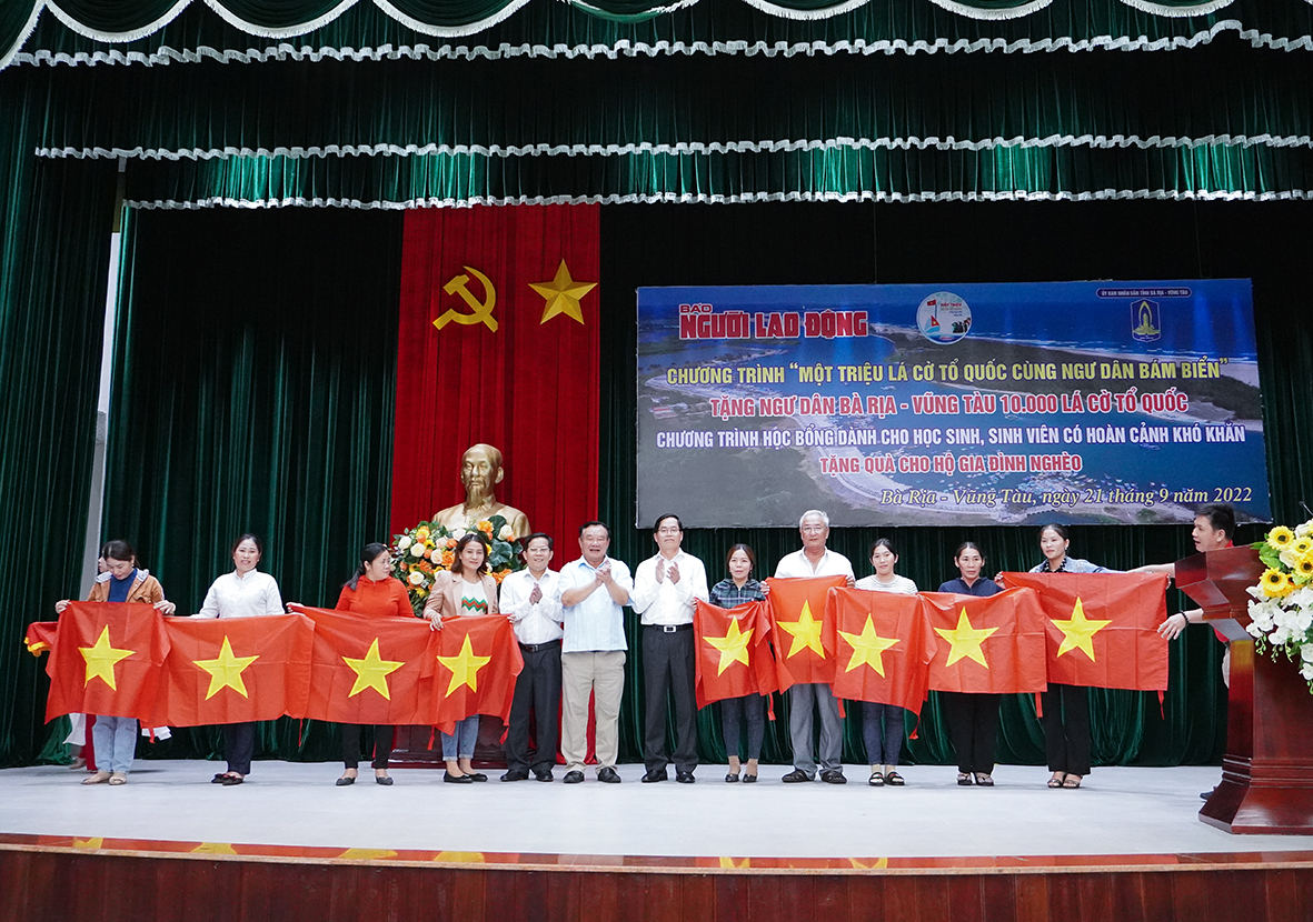 Thế hệ trẻ nắm bắt, tìm hiểu về những hi sinh của thế hệ cha, ông