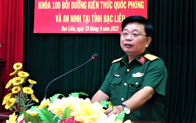 Trao Chứng chỉ cho 102 học viên lớp bồi dưỡng quốc phòng - an ninh