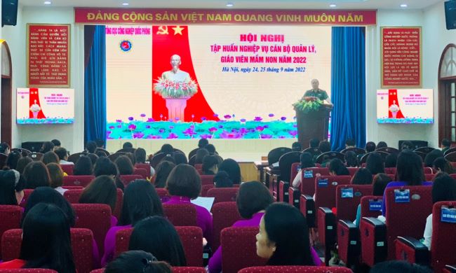 Tập huấn nghiệp vụ cán bộ quản lý giáo viên mầm non khối công nghiệp quốc phòng