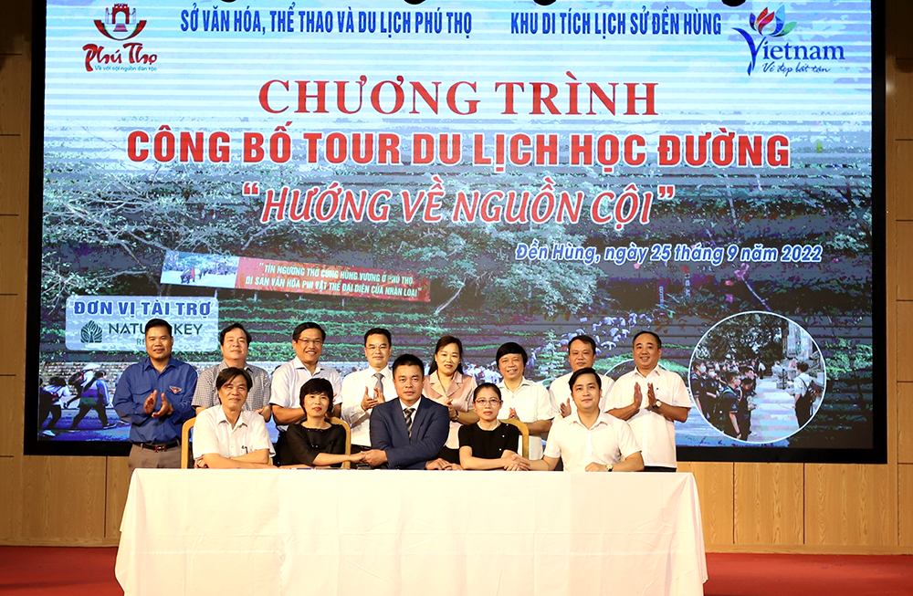 Ra mắt chương trình du lịch học đường “Hướng về nguồn cội”